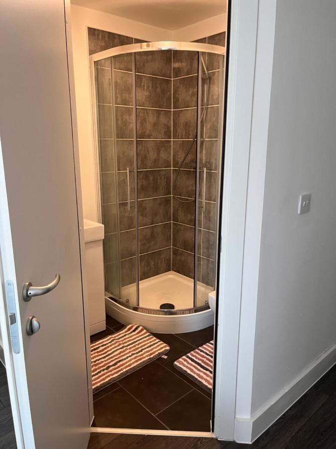 The Serviced Accommodations هارلو المظهر الخارجي الصورة